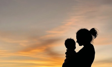 Untukmu, Ibu Hebat: 5 Langkah Kecil yang Menyelamatkan Kesehatan Mentalmu