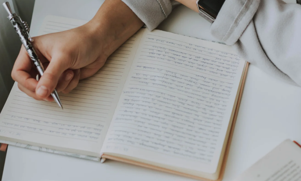 Menulis Dapat Cuan, Emang Bisa?