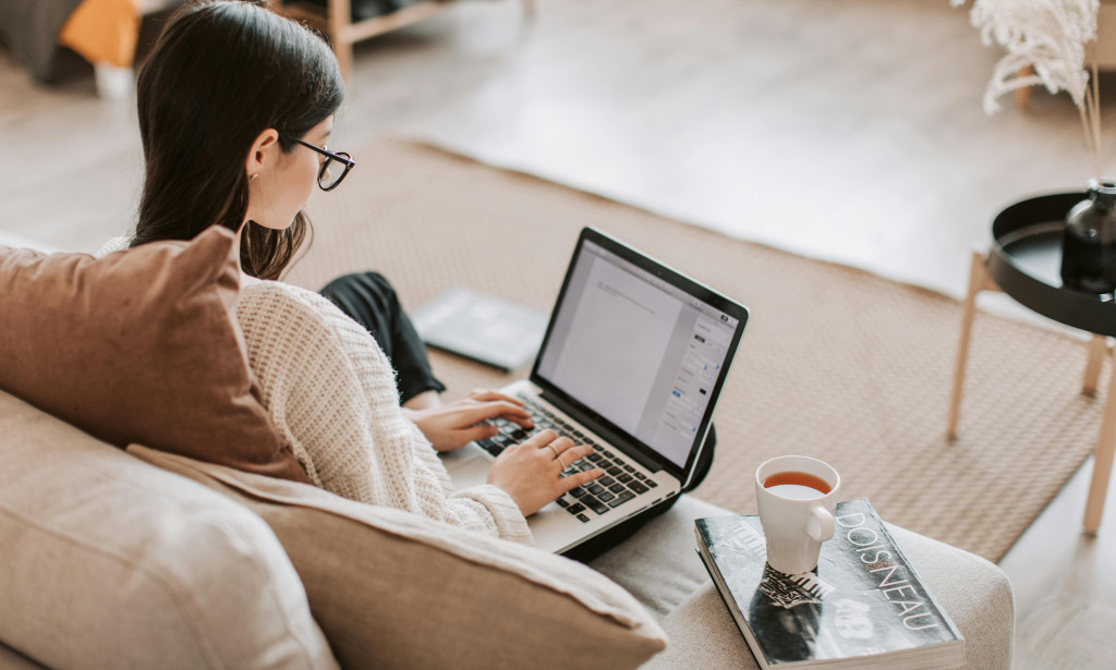 Dari nulis jadi penghasilan: Panduan realistis bagi penulis pemula