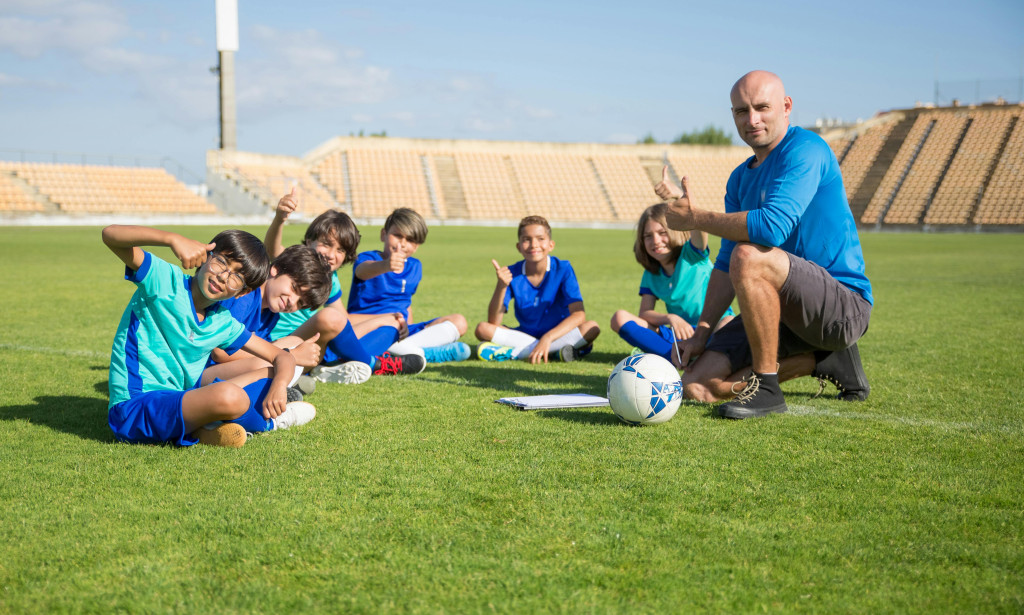 Agar Anak Bisa Main Bola: 7 Tips Simpel untuk Melatih Si Kecil di Lapangan