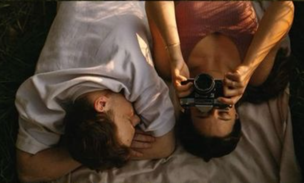 Mengapa Manusia Memilih Tidak Selamat karena Terlalu Dalam Mencintai?