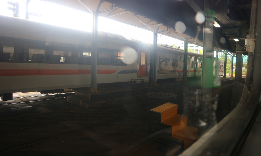 Puisi: Gadis Berkerudung Senja