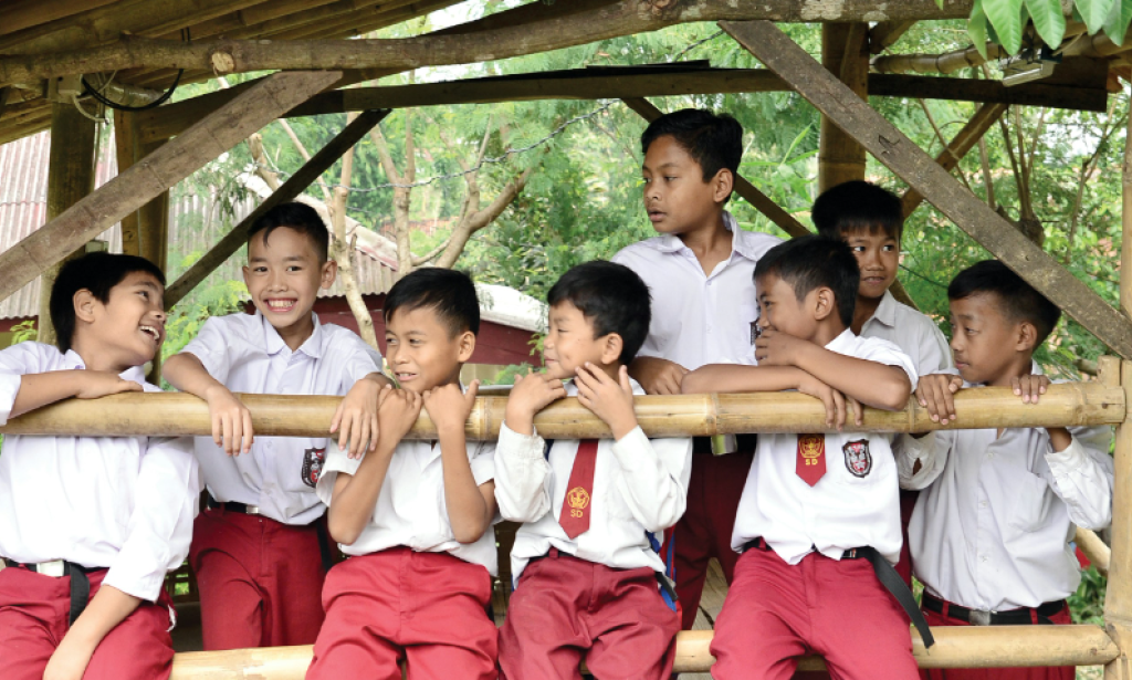 Bom Waktu Anggaran Pendidikan: Masa Depan MBG yang Menggerus Sekolah Negeri