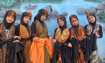 Kolaborasi penilaian mata pelajaran SBDP lewat tarian tradisional Manuk Dadali di SDN Griya Bandung Indah