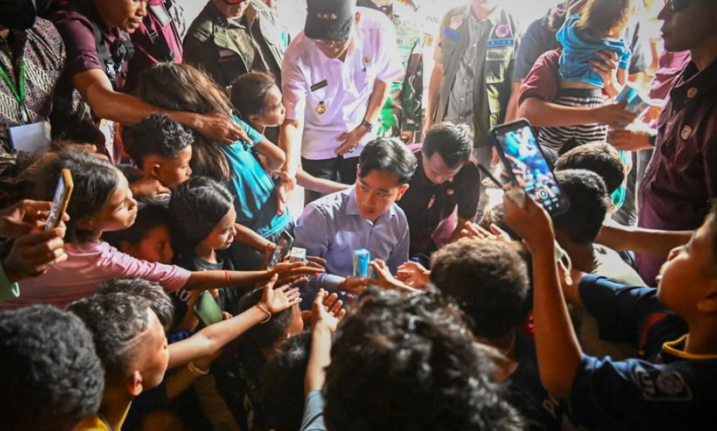 Warga Bantu Warga: Donasi yang Mengungkap Lubang Besar Pemerintahan