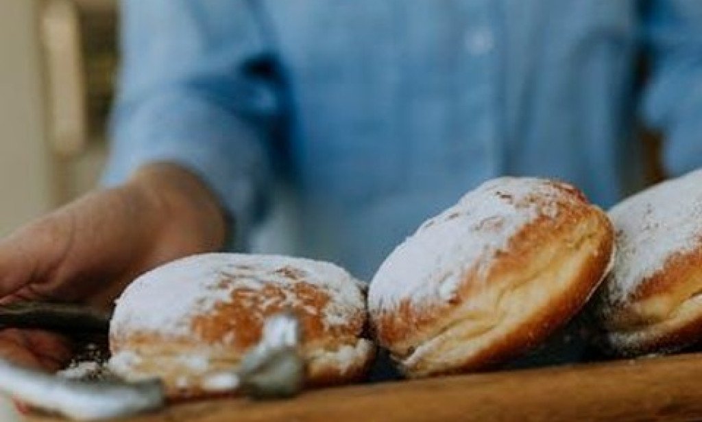 Sambut Tahun Baru dengan Keberuntungan: 5 Makanan Simbolis yang Wajib Ada di Meja Makan